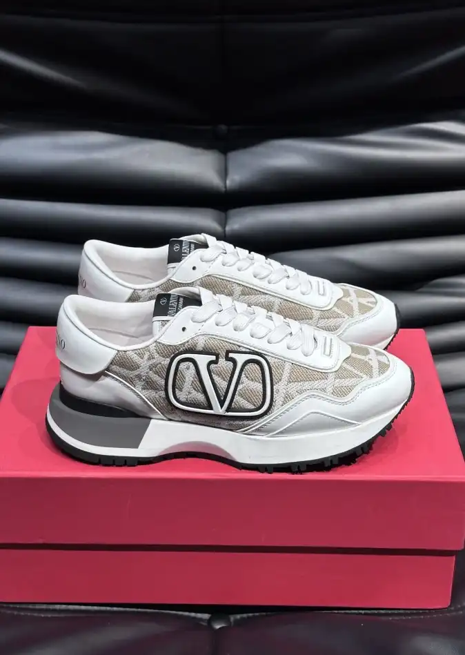 hype Valentino Sneakers