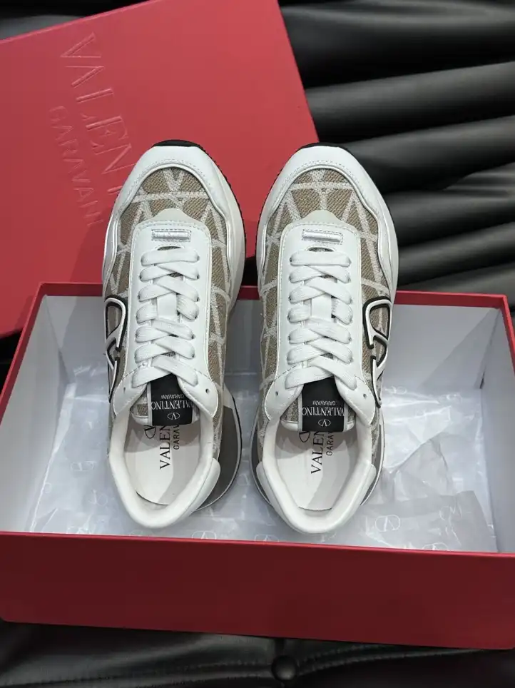 hype Valentino Sneakers