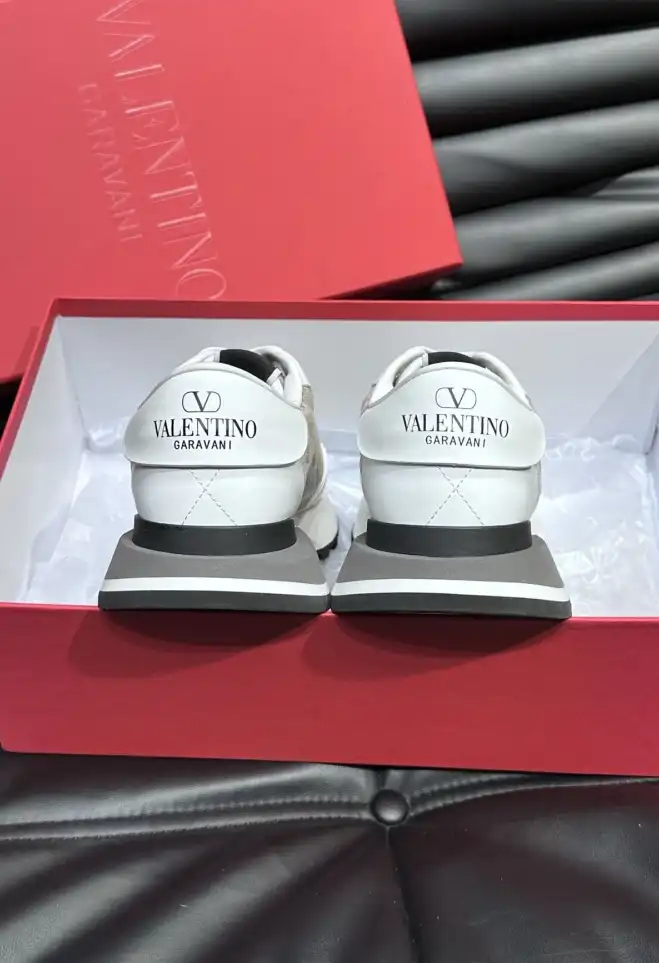 hype Valentino Sneakers