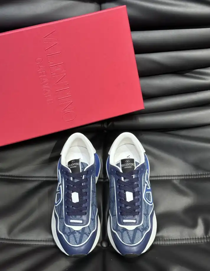 hype Valentino Sneakers