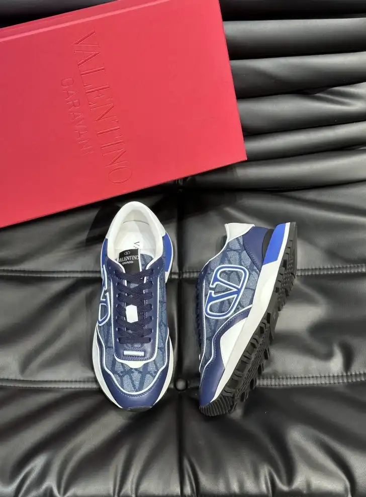 hype Valentino Sneakers