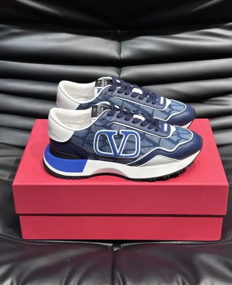 hype Valentino Sneakers