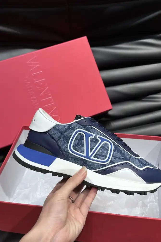 hype Valentino Sneakers