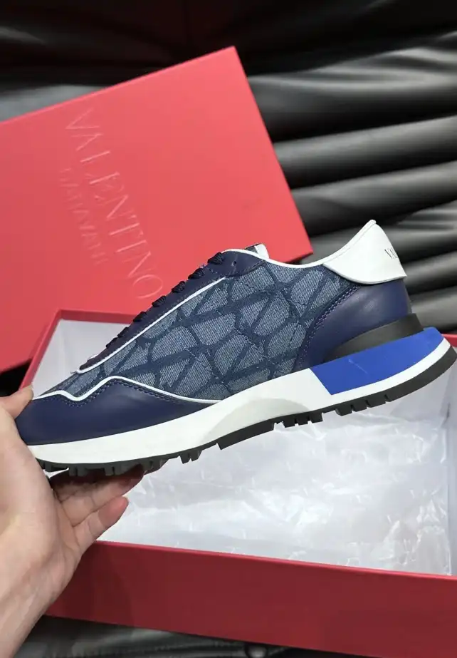 hype Valentino Sneakers