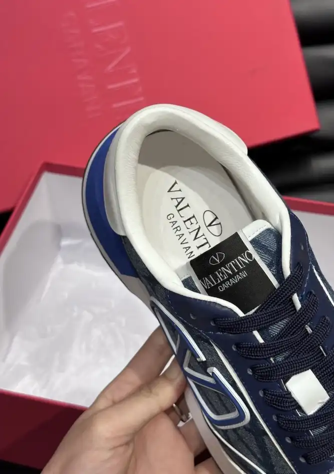 hype Valentino Sneakers