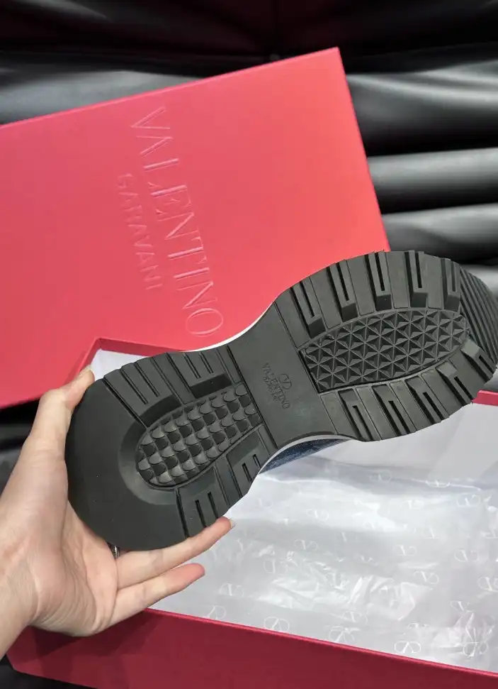 hype Valentino Sneakers