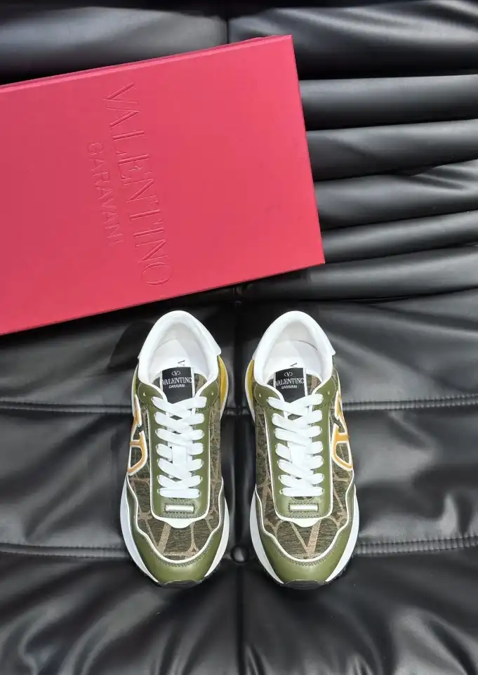 hype Valentino Sneakers