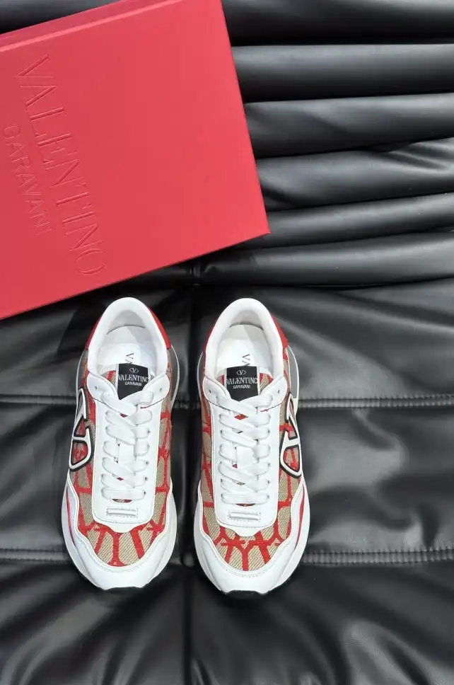 hype Valentino Sneakers