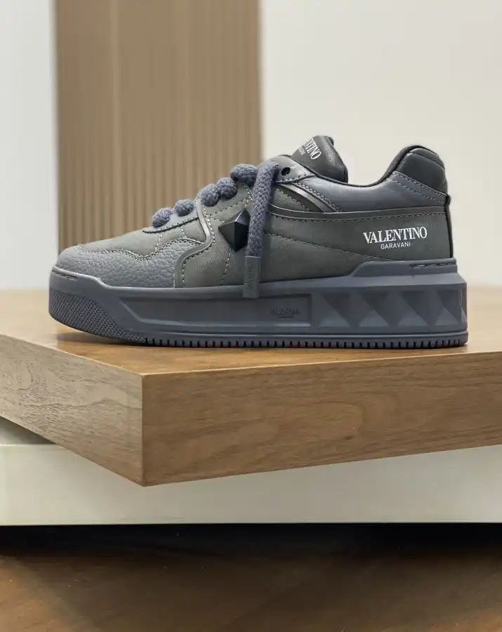 hype Valentino Sneakers