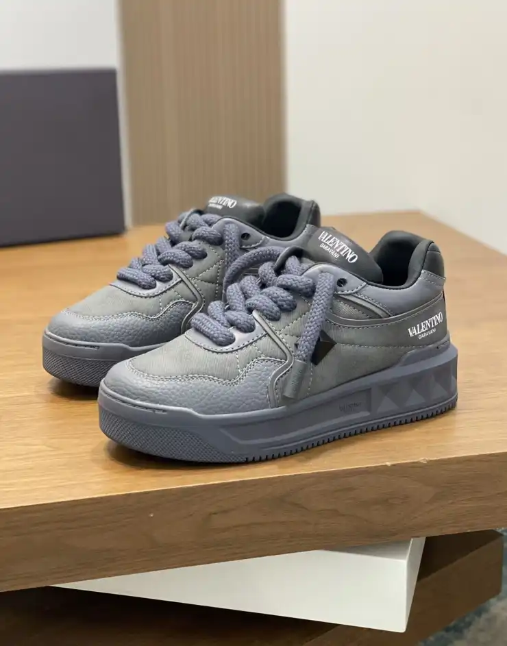 hype Valentino Sneakers