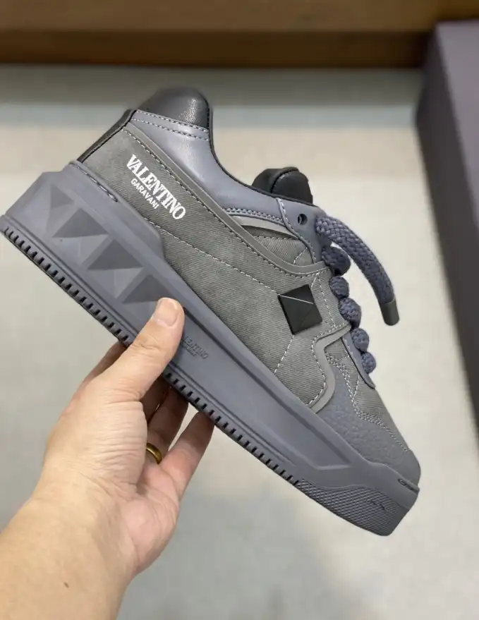 hype Valentino Sneakers