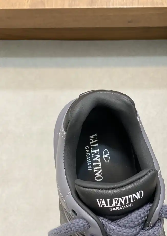 hype Valentino Sneakers