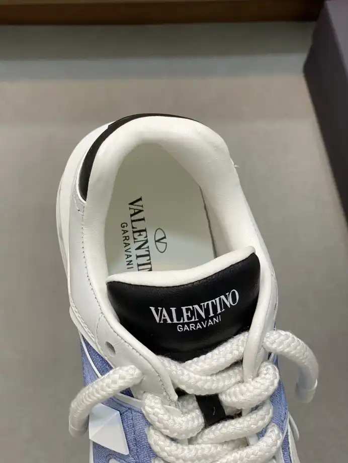 hype Valentino Sneakers