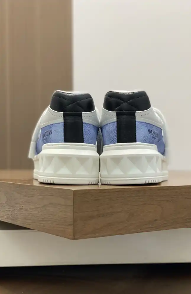 hype Valentino Sneakers