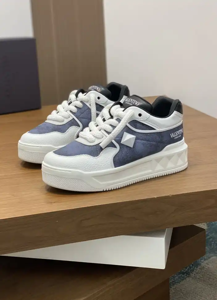 hype Valentino Sneakers