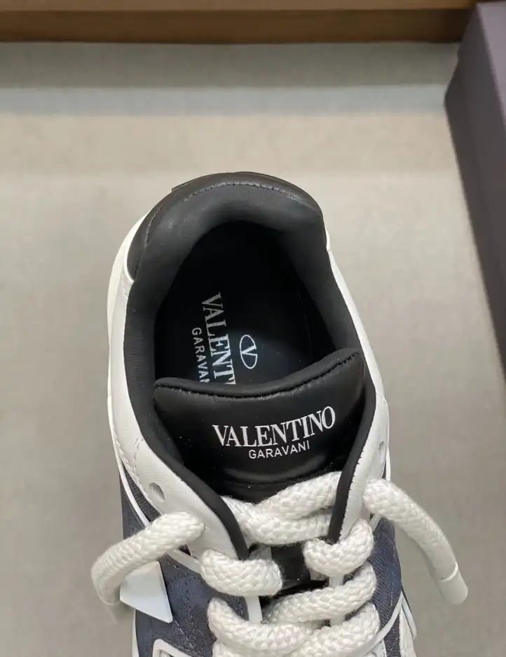 hype Valentino Sneakers