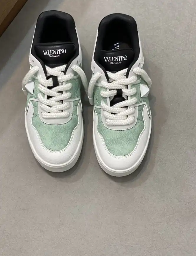 hype Valentino Sneakers