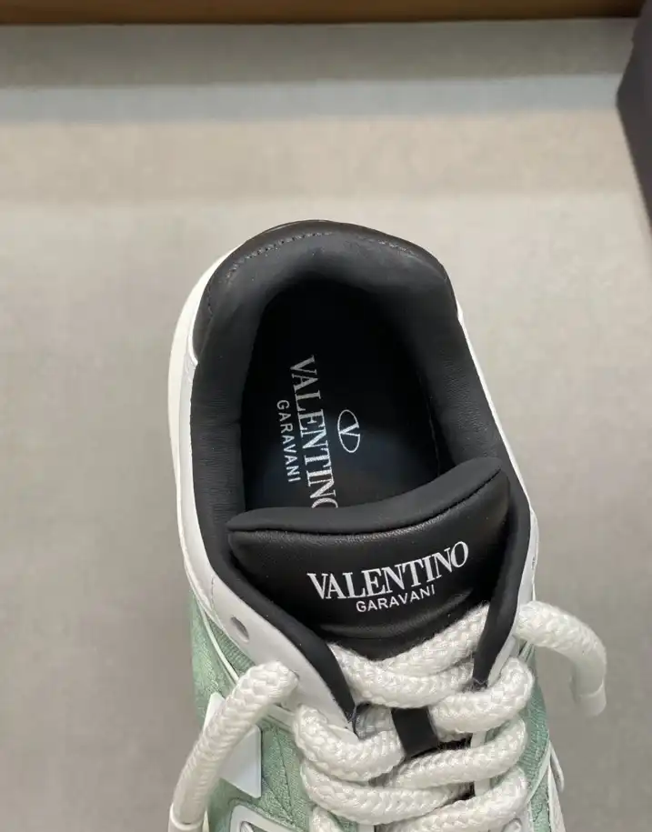 hype Valentino Sneakers