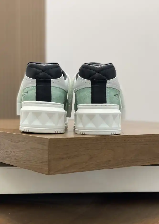 hype Valentino Sneakers