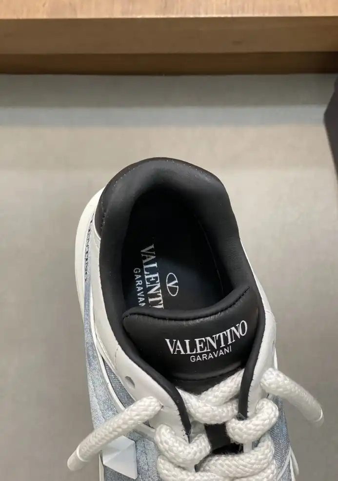 hype Valentino Sneakers