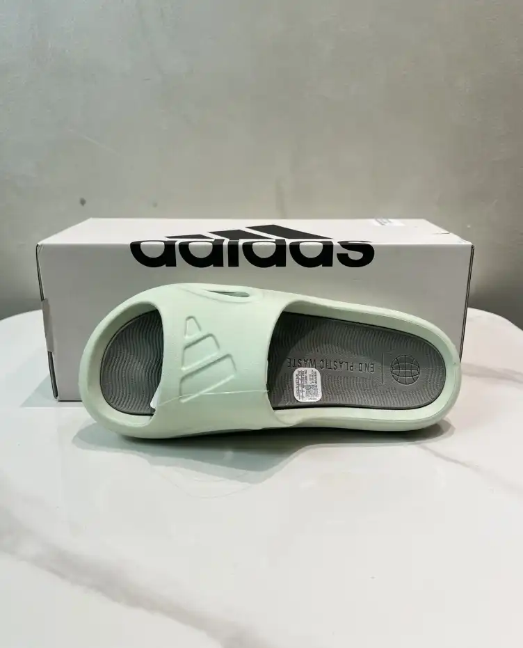 hype Adidas slippers