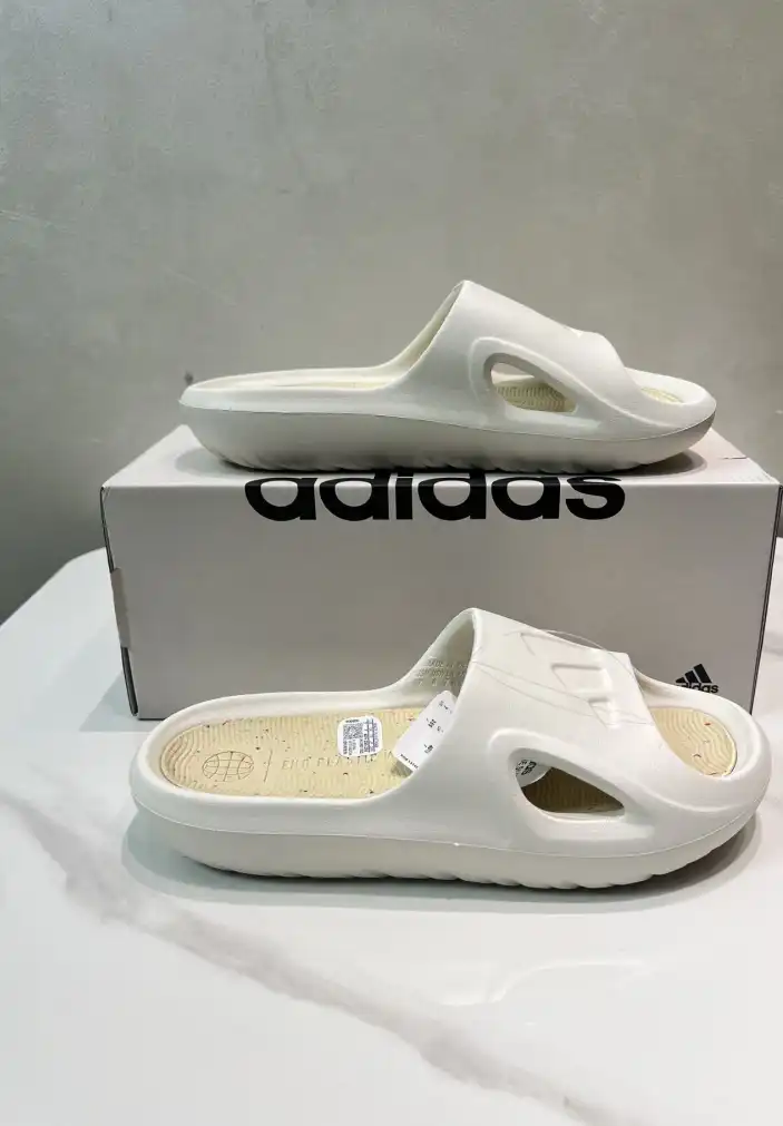 hype Adidas slippers