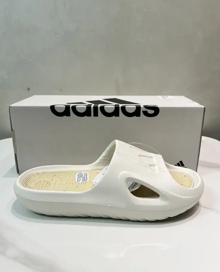 hype Adidas slippers