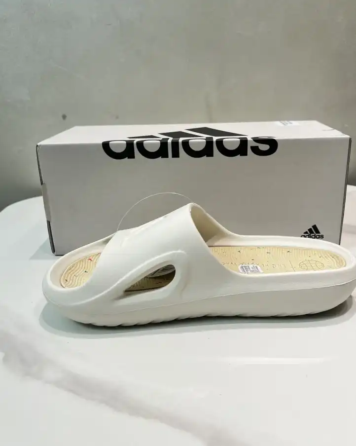 hype Adidas slippers