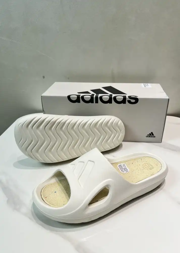 hype Adidas slippers