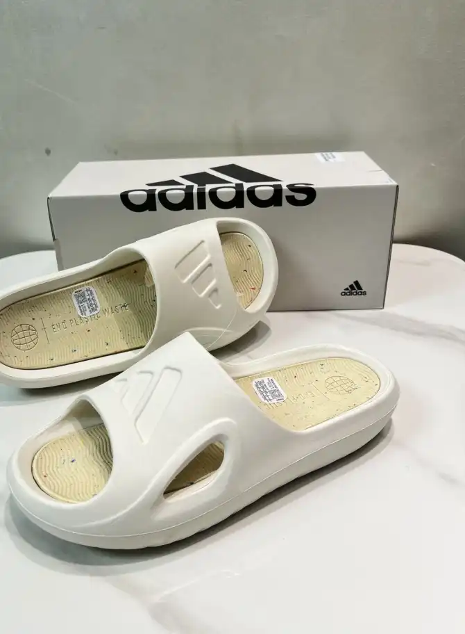 hype Adidas slippers