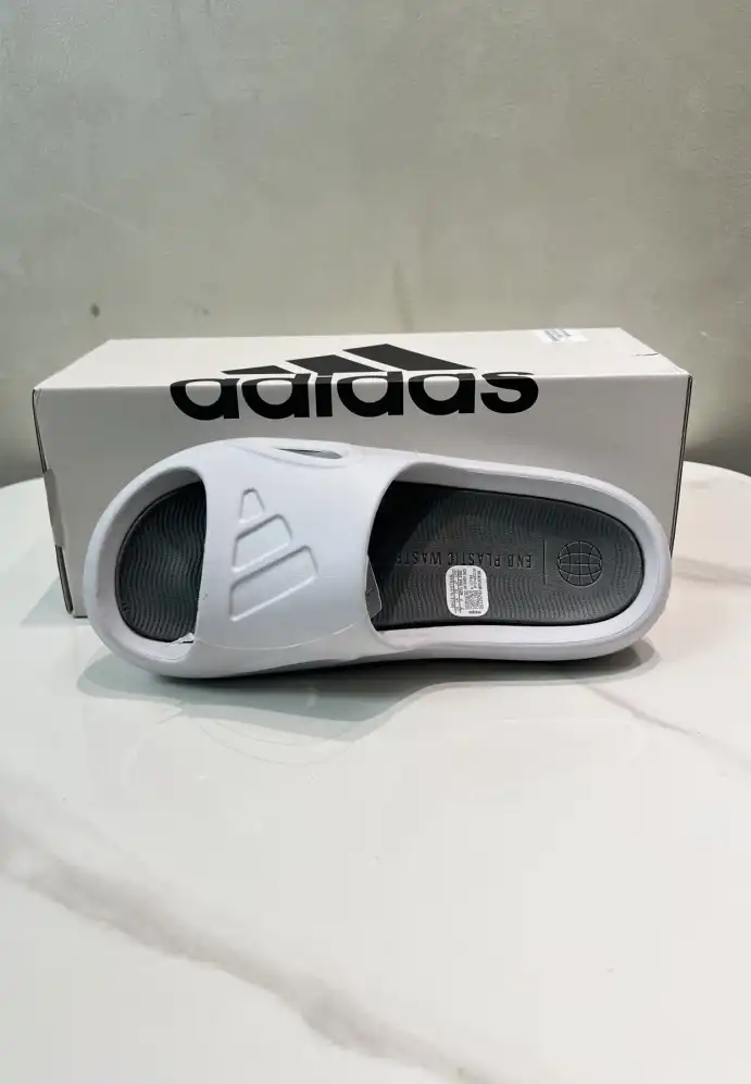 hype Adidas slippers