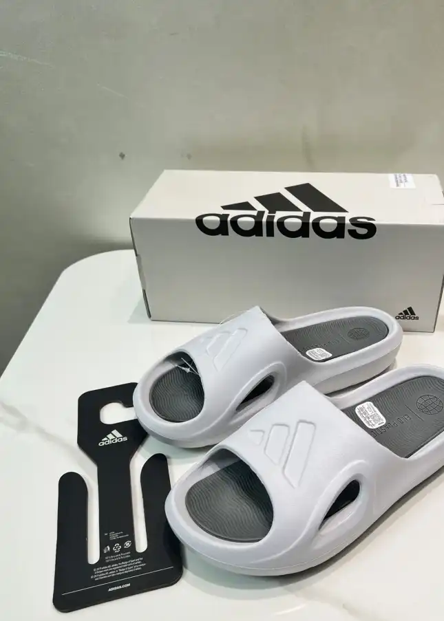 hype Adidas slippers