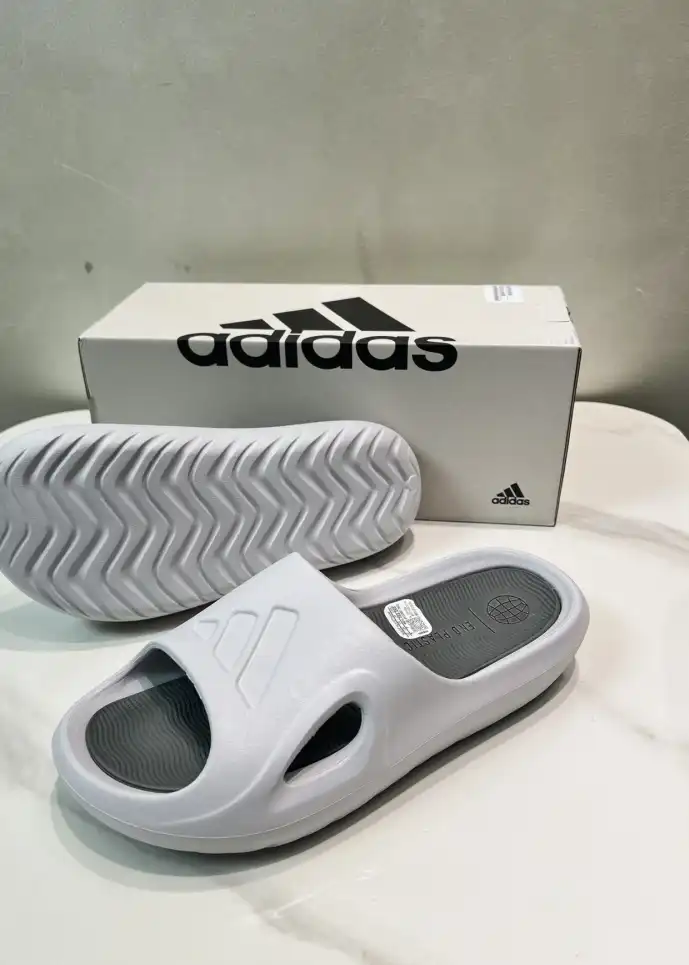 hype Adidas slippers