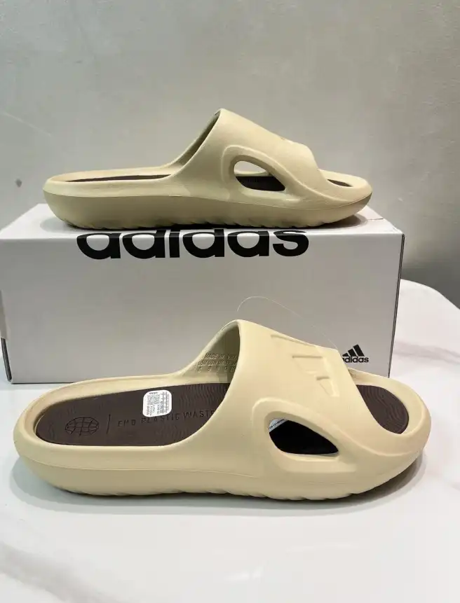 hype Adidas slippers