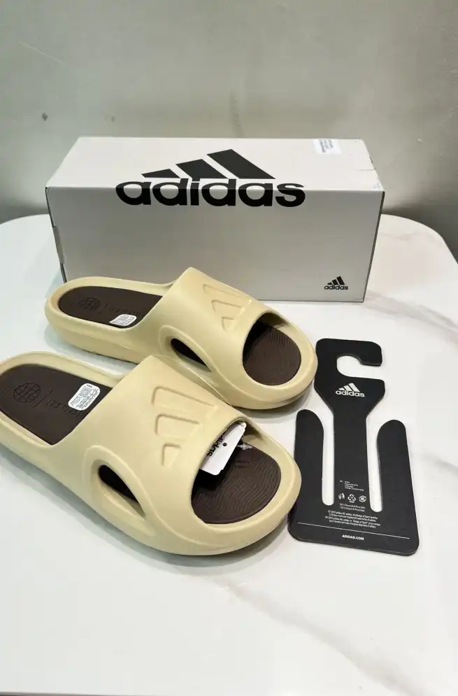 hype Adidas slippers