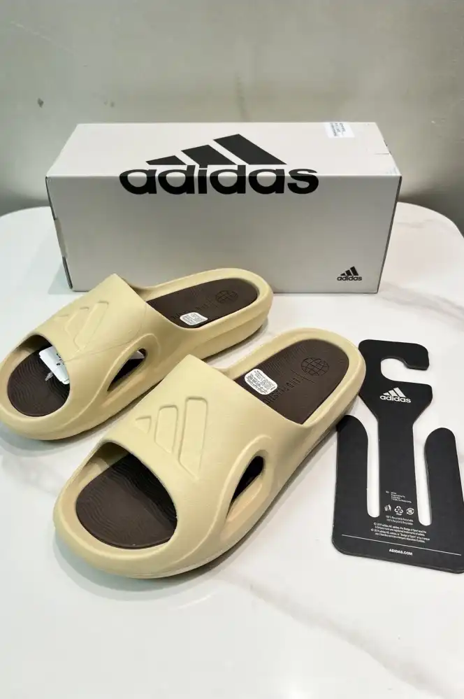 hype Adidas slippers