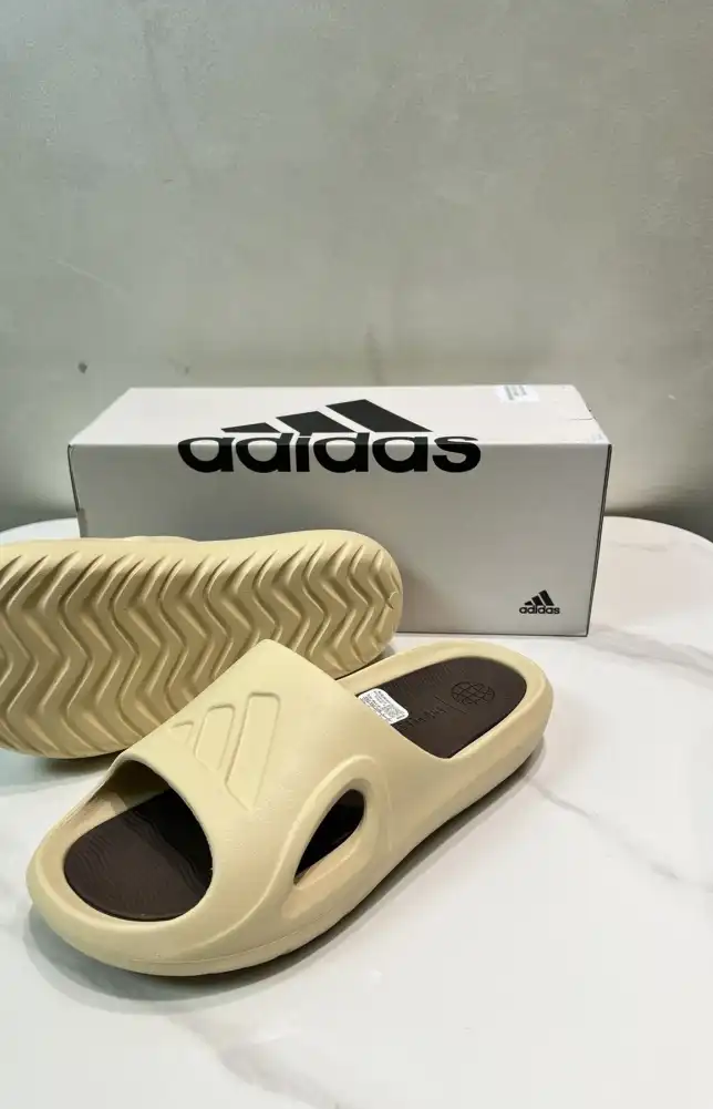 hype Adidas slippers