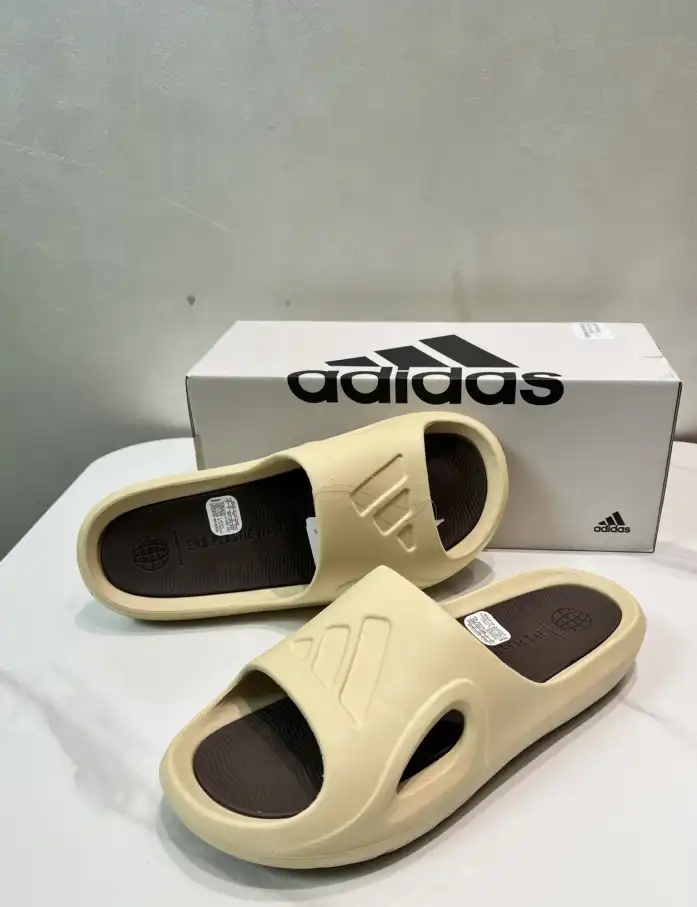 hype Adidas slippers