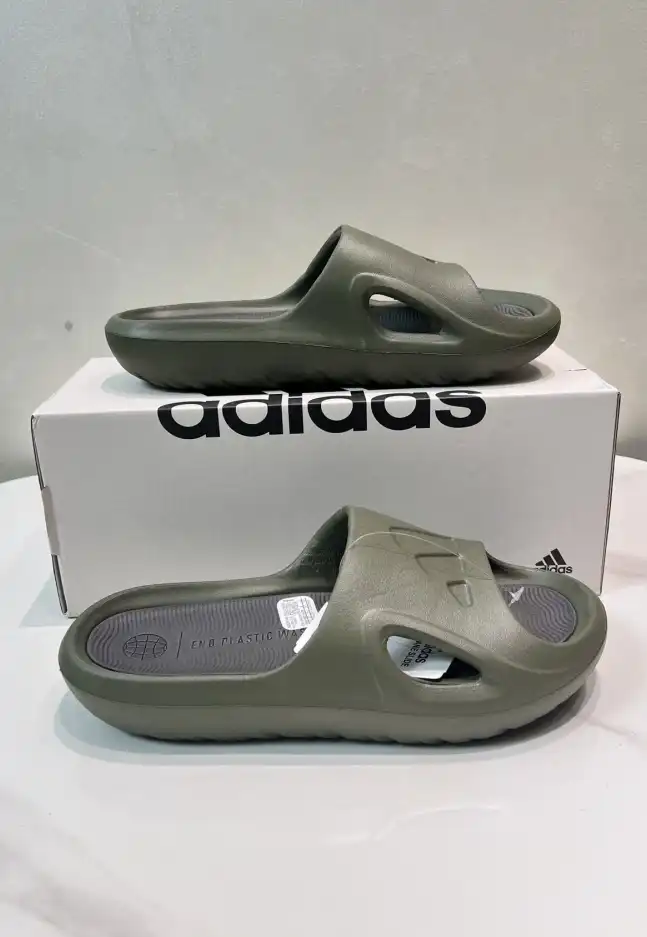 hype Adidas slippers