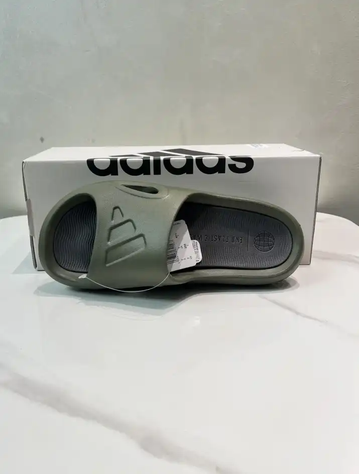 hype Adidas slippers