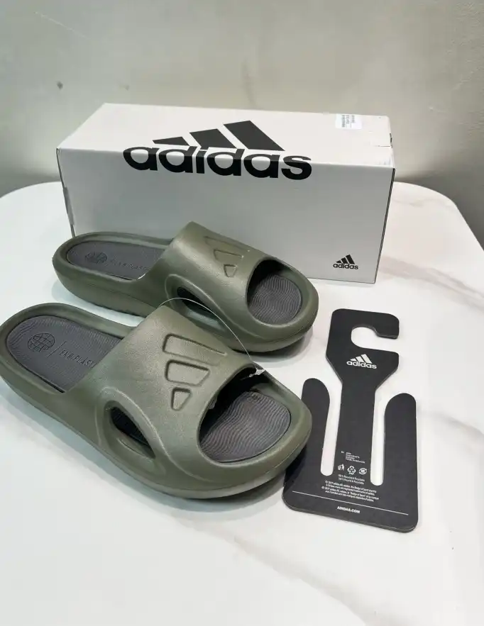 hype Adidas slippers