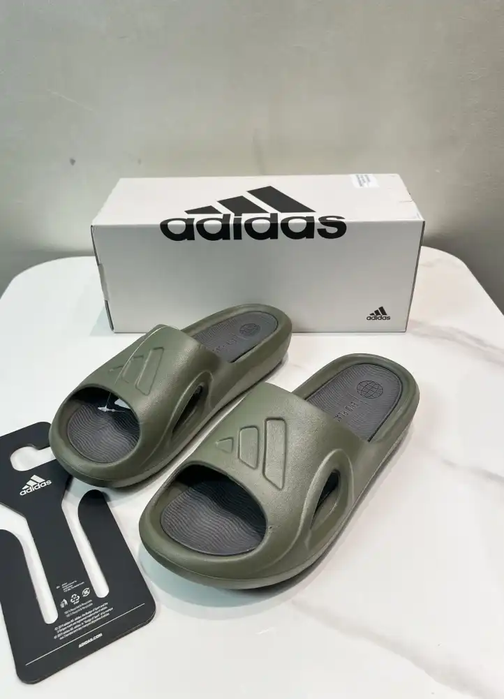 hype Adidas slippers