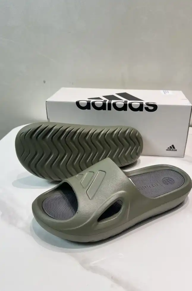 hype Adidas slippers