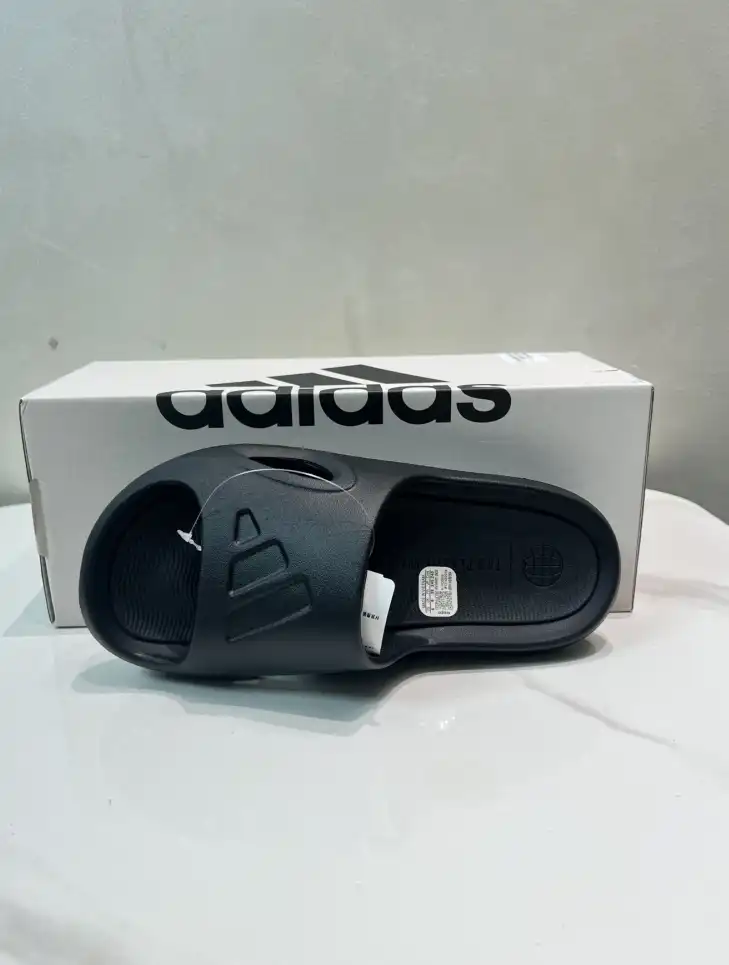 hype Adidas slippers