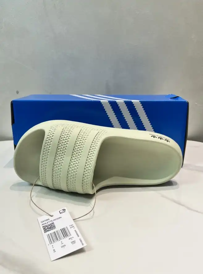 hype Adidas slippers