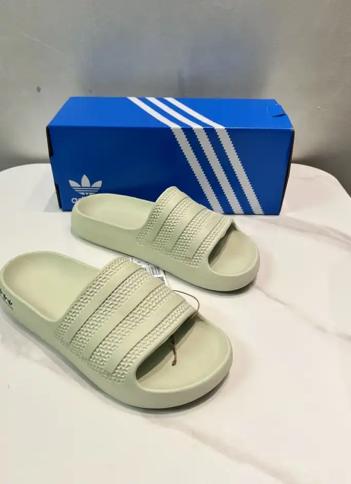 hype Adidas slippers