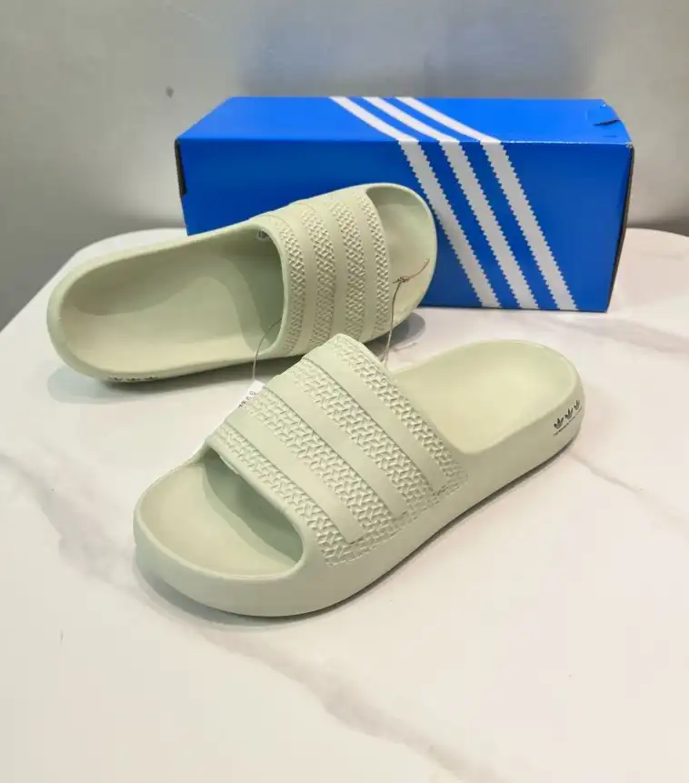 hype Adidas slippers