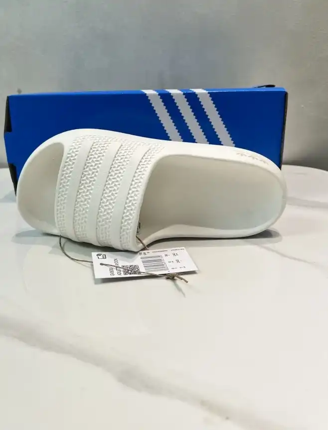 hype Adidas slippers