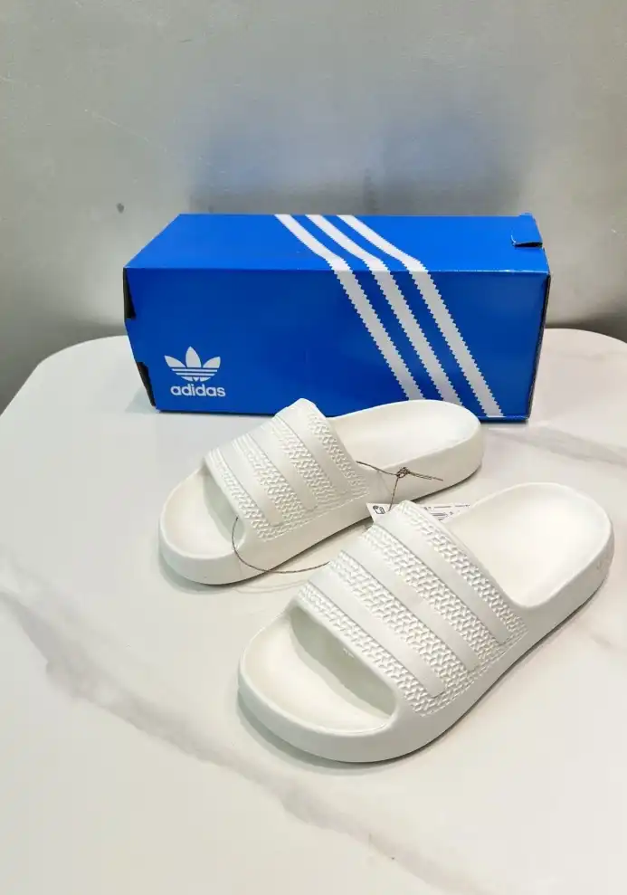 hype Adidas slippers