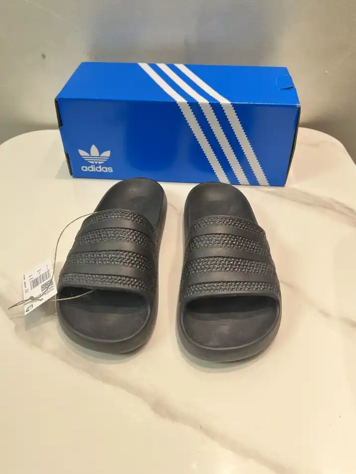 hype Adidas slippers